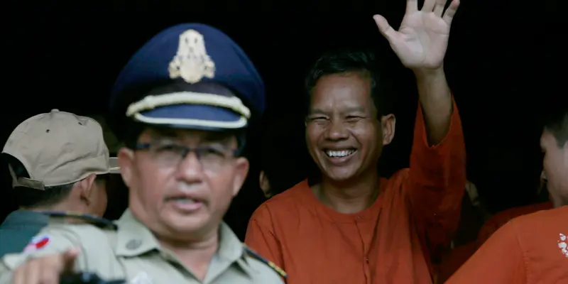 Cambodia’s Government Should Stop Silencing Journalists, Media Outlets